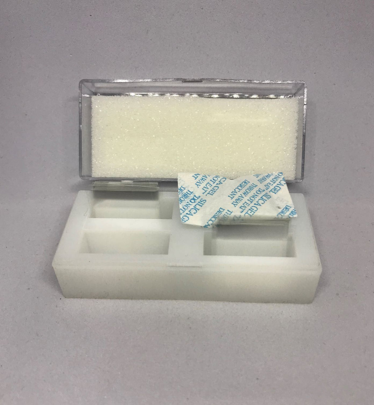 LaboQuip Microscope Coverslips - 20x20mm Borosil. Glass (100pcs), CE & UKCA Certified