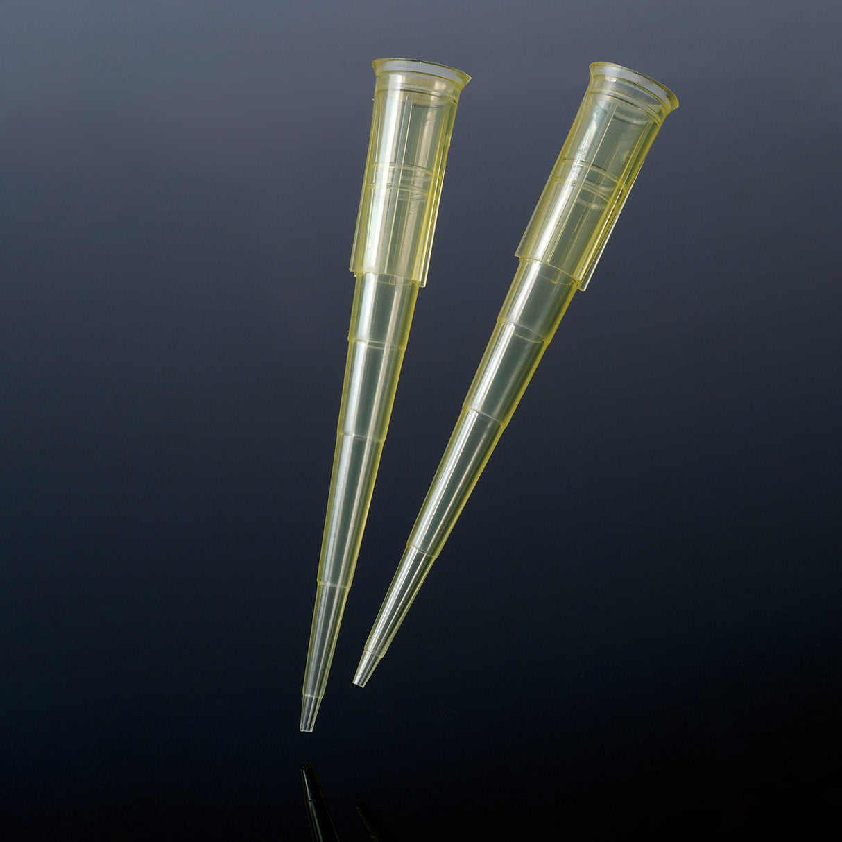 LaboQuip Pipette Tips 200μl (960 Tips), Universal, Sterile, DNase& RNase Free, Yellow, Racked