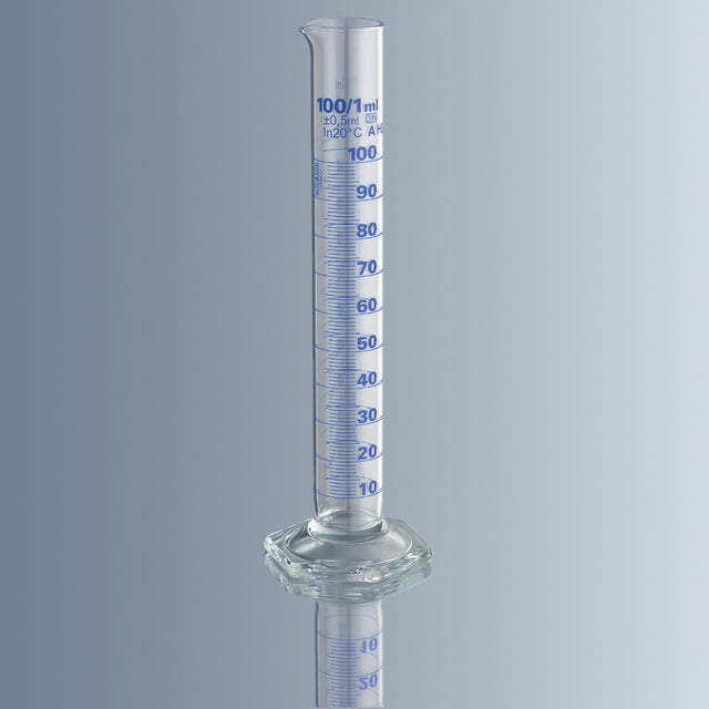 CILINDRO GRADUATO IN VETRO DA 50 ml - forma alta, con piede e becco CILINDRO GRADUATO IN VETRO DA 50 ml - forma alta, con piede e becco